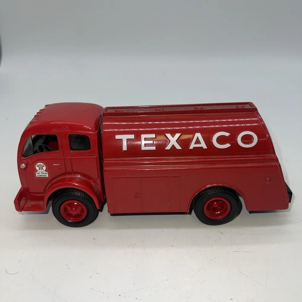 Vintage 1949 White Tilt Cab Tank Truck Texaco Toy‎ Bank By Ertl In 1996